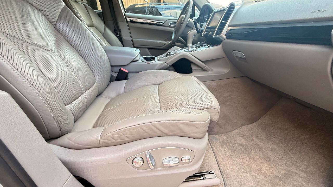 Used 2011 Porsche Cayenne S image 78