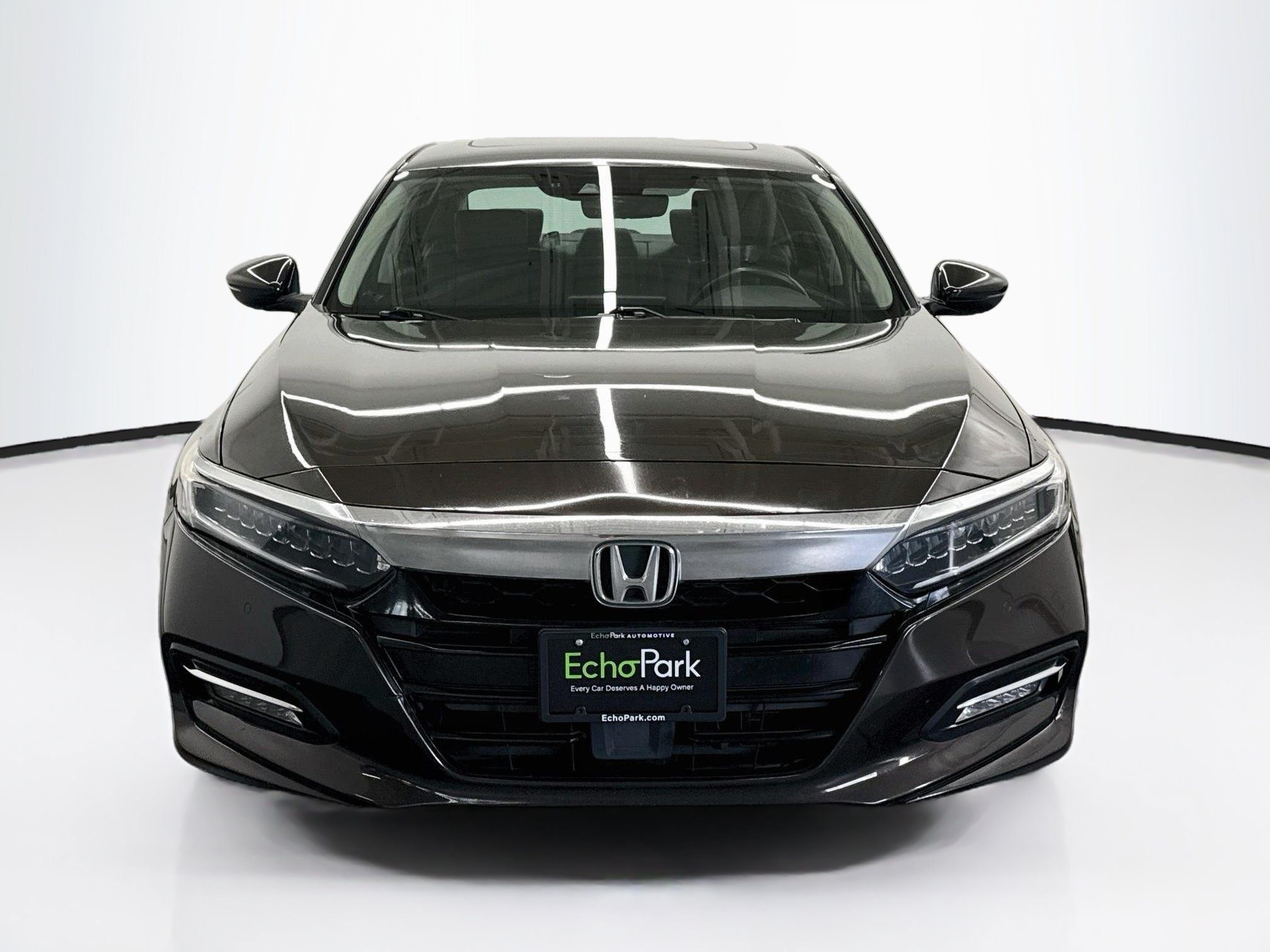 Used 2018 Honda Accord Touring image 2