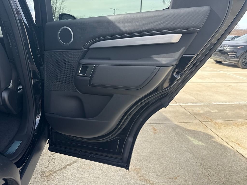 New 2026 Land Rover Discovery Limited Edition AWD/4WD image 14