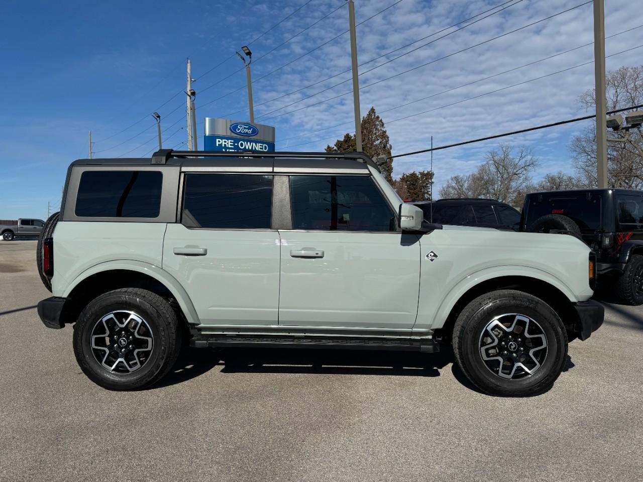 Used 2023 Ford Bronco Outer Banks image 2
