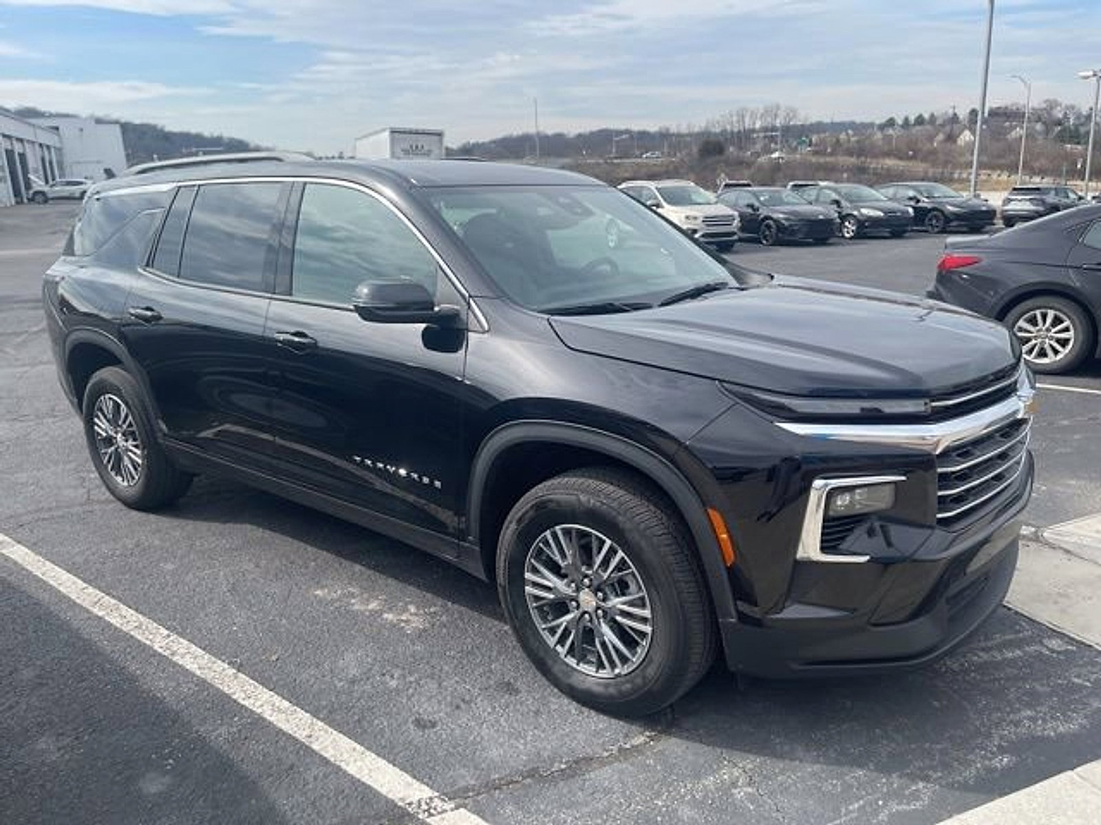 Certified 2025 Chevrolet Traverse LT image 3