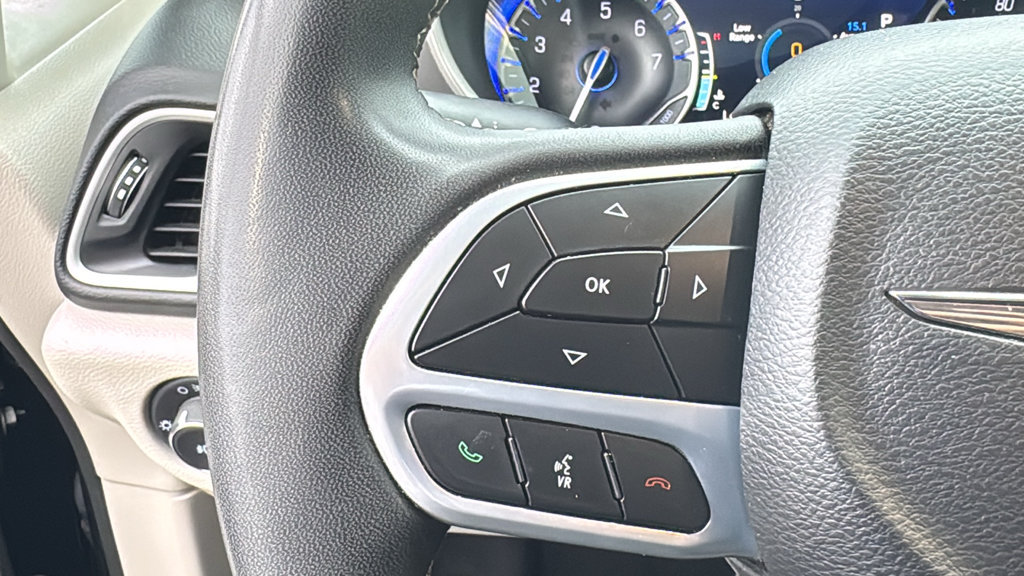Used 2023 Chrysler Pacifica Touring-L FWD image 18