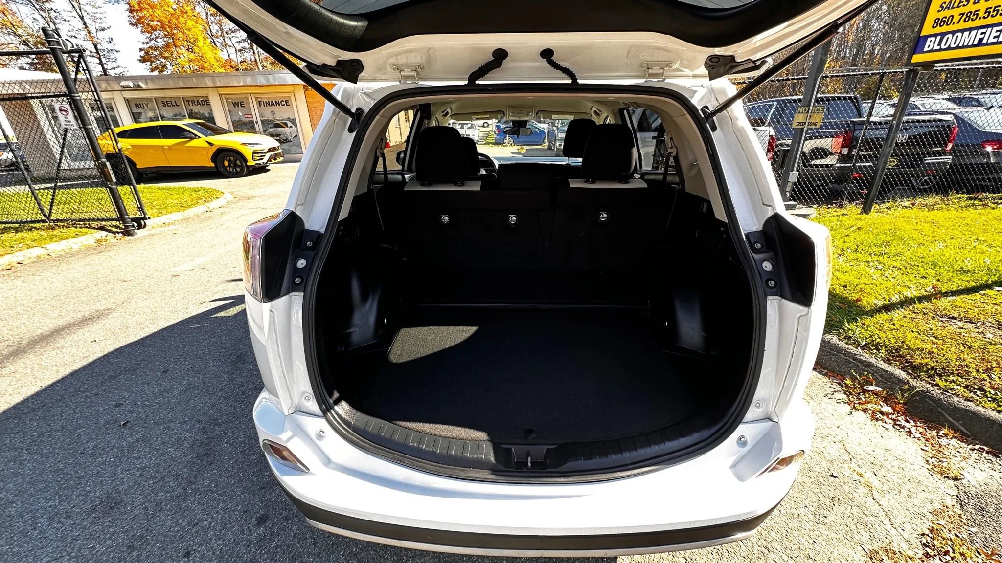 Used 2018 Toyota RAV4 XLE image 10