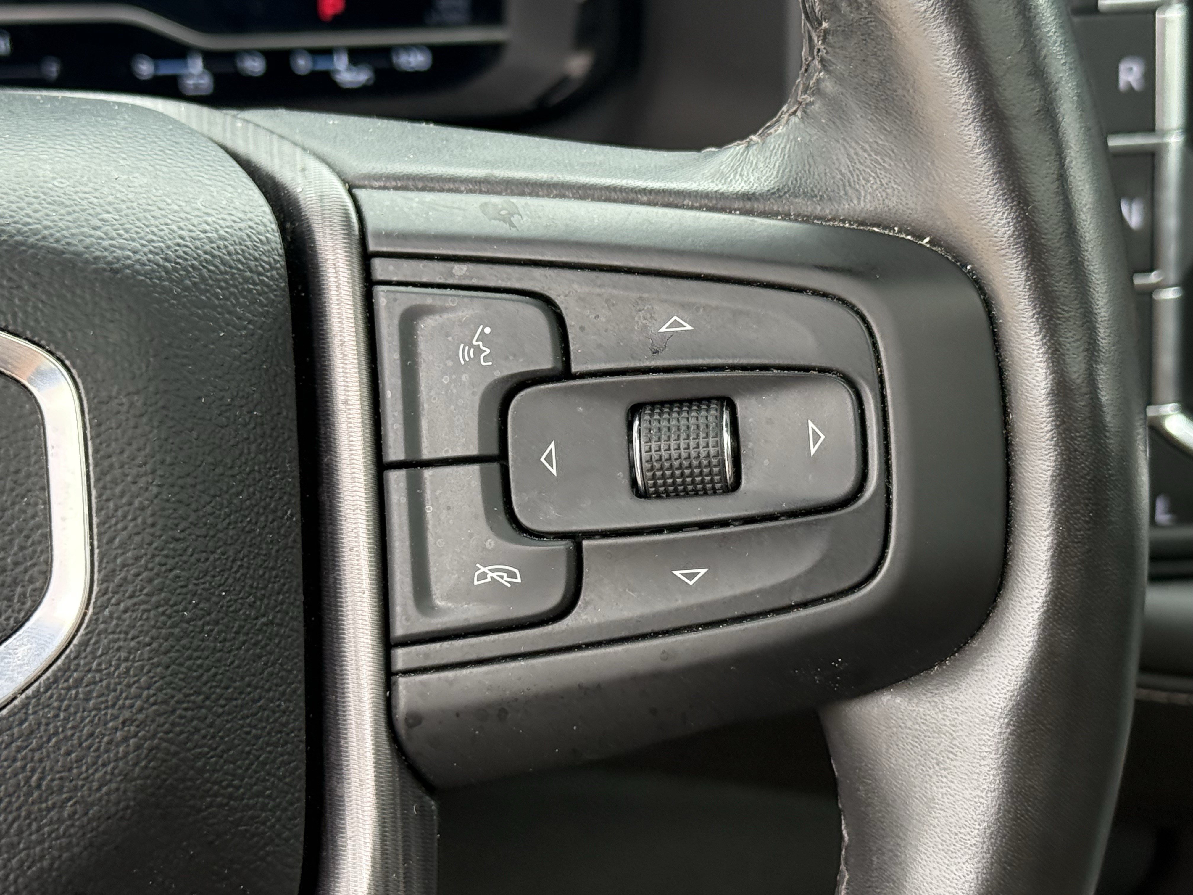 Used 2023 GMC Yukon XL Denali Ultimate AWD/4WD image 17