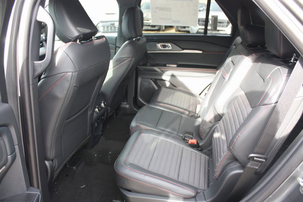 New 2026 Ford Explorer ST-Line w/ ST-Line Street Pack image 15