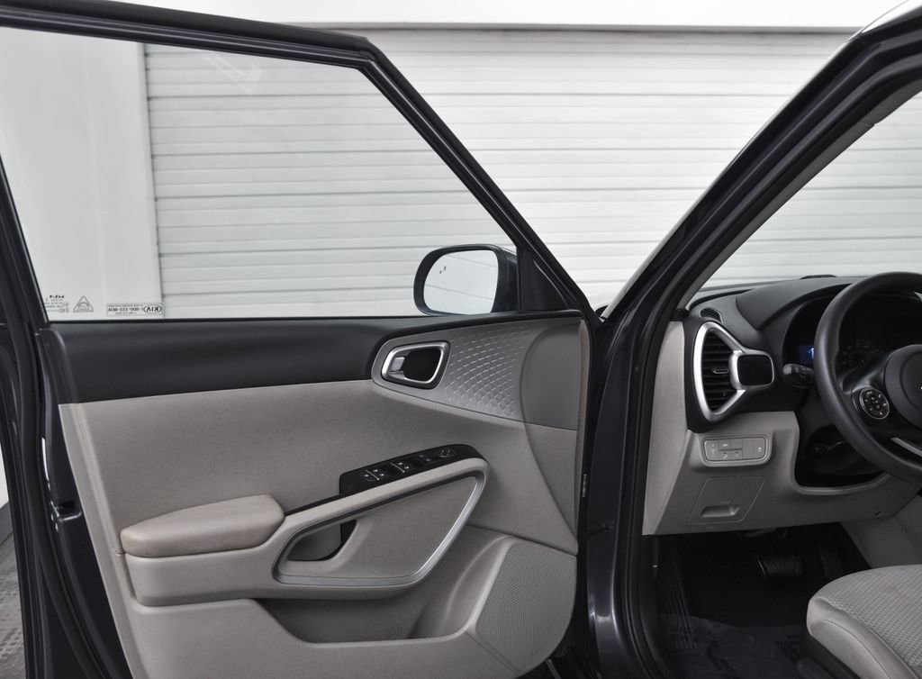 Used 2022 Kia Soul LX w/ Technology Package image 9