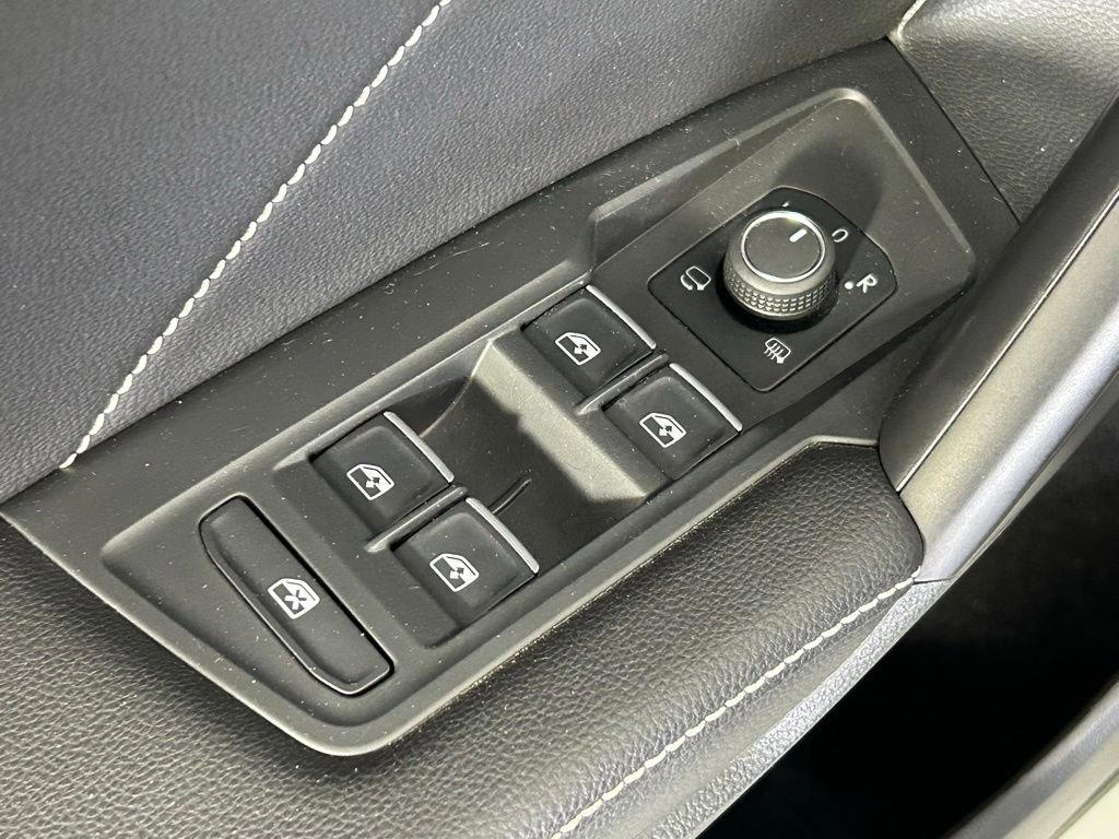 Used 2022 Volkswagen Tiguan SEL R-Line image 36