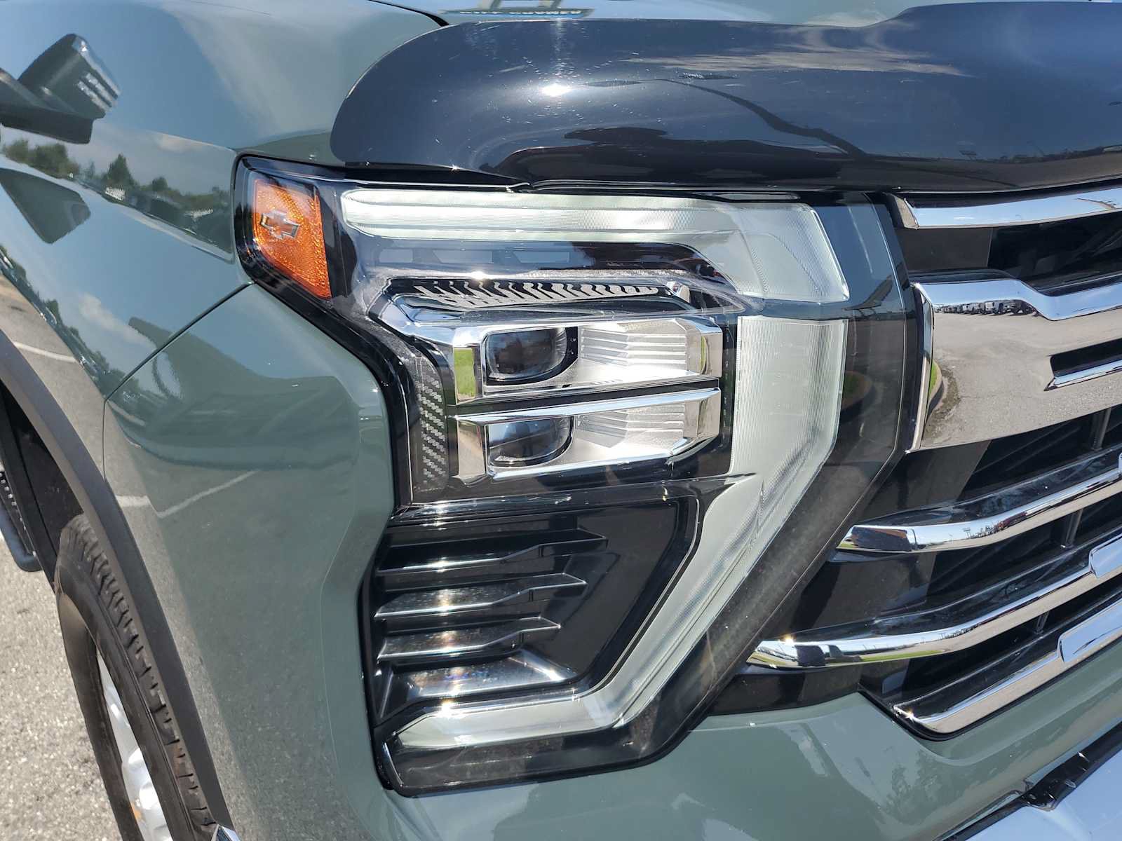 Used 2025 Chevrolet Silverado 2500 LTZ w/ LTZ Convenience Package AWD/4WD image 17
