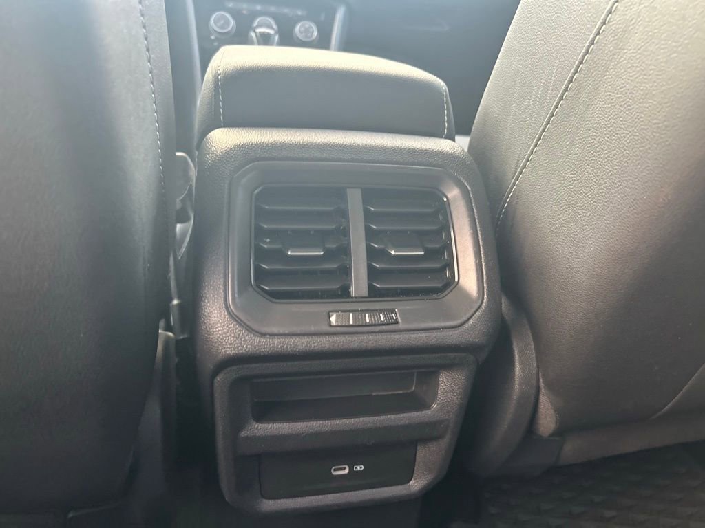 Used 2023 Volkswagen Taos SE w/ Panoramic Sunroof Package image 39