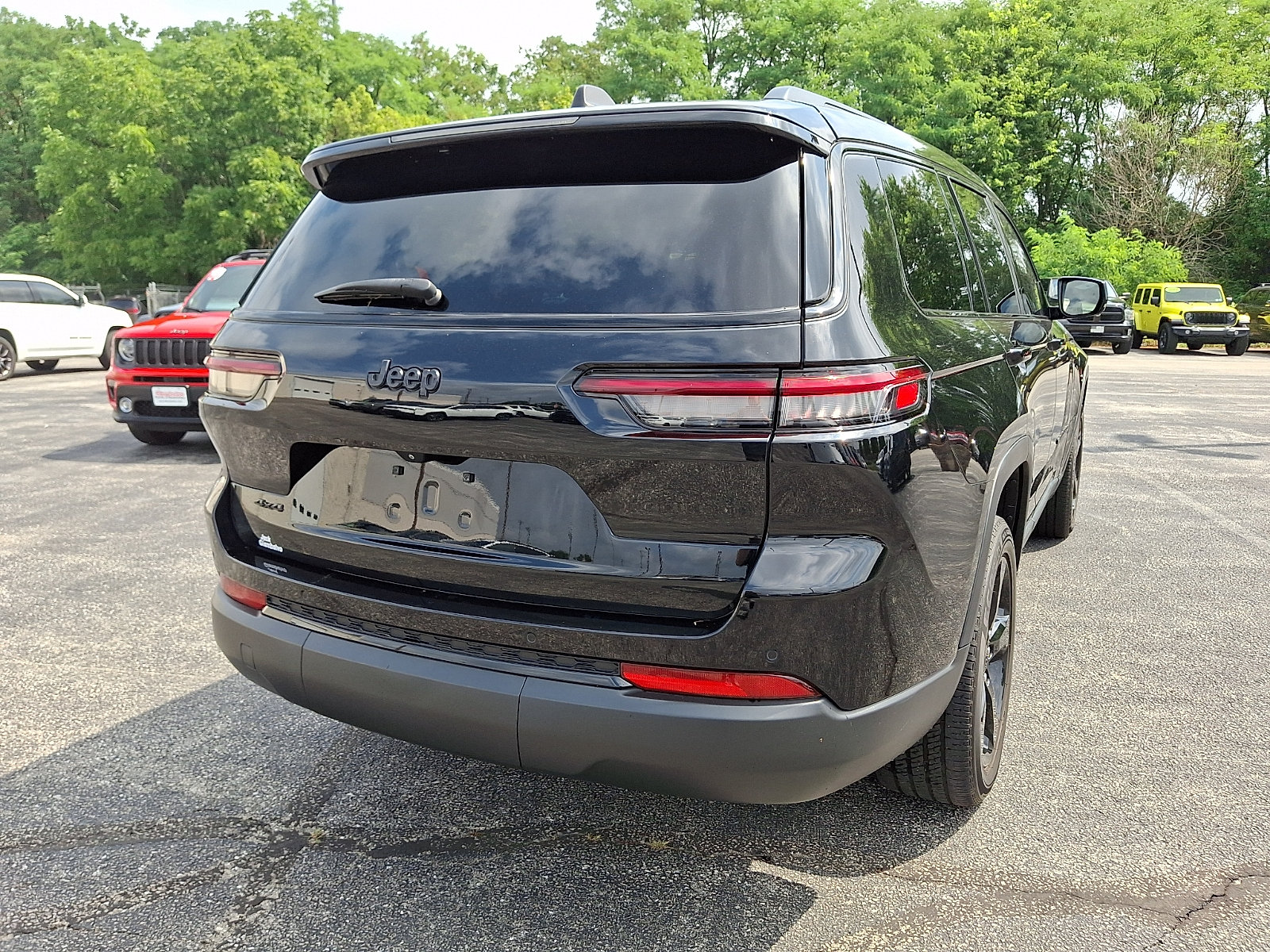 Certified 2023 Jeep Grand Cherokee L Laredo AWD/4WD image 11