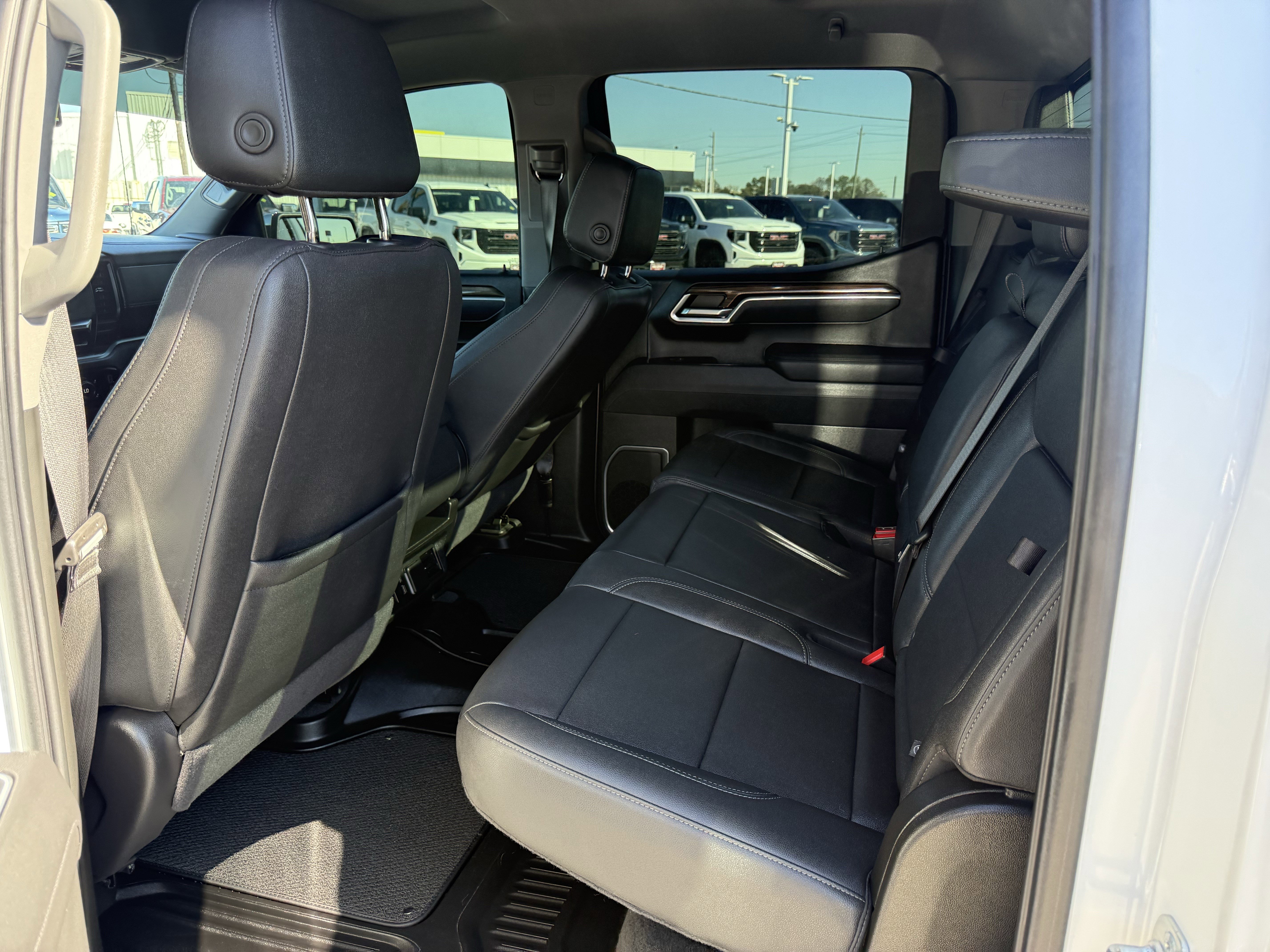 Used 2025 Chevrolet Silverado 1500 LT w/ Leather Package image 28