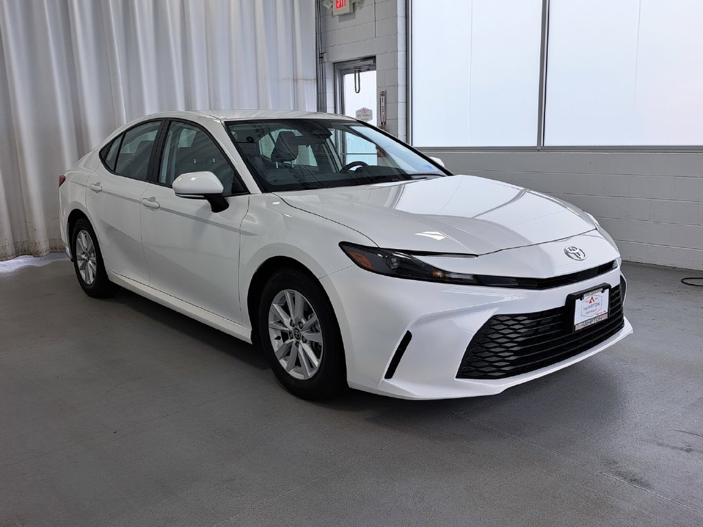 Used 2025 Toyota Camry LE FWD image 4