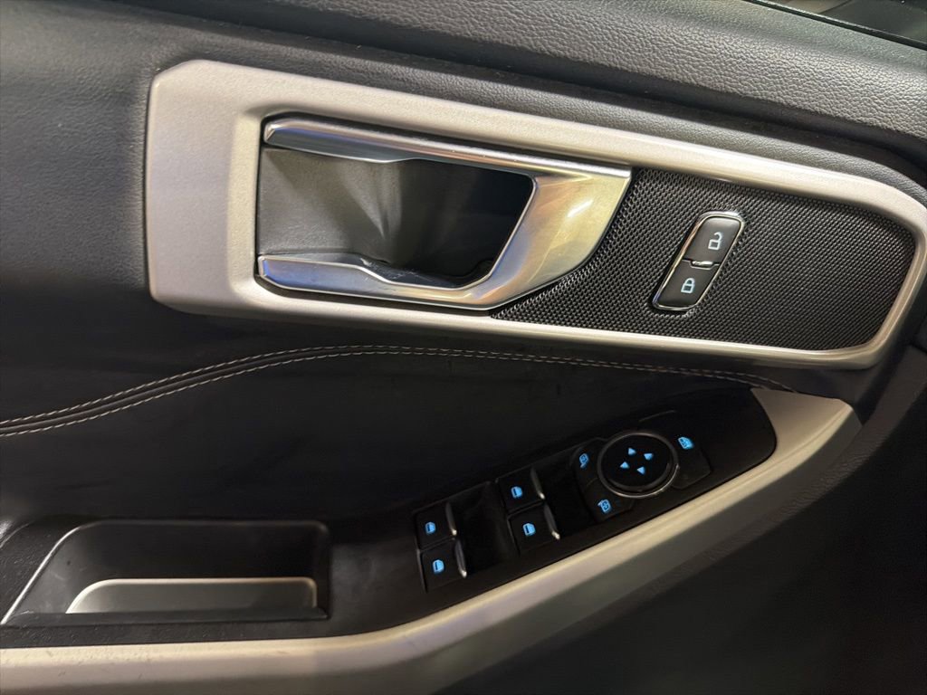 Used 2022 Ford Explorer XLT image 28