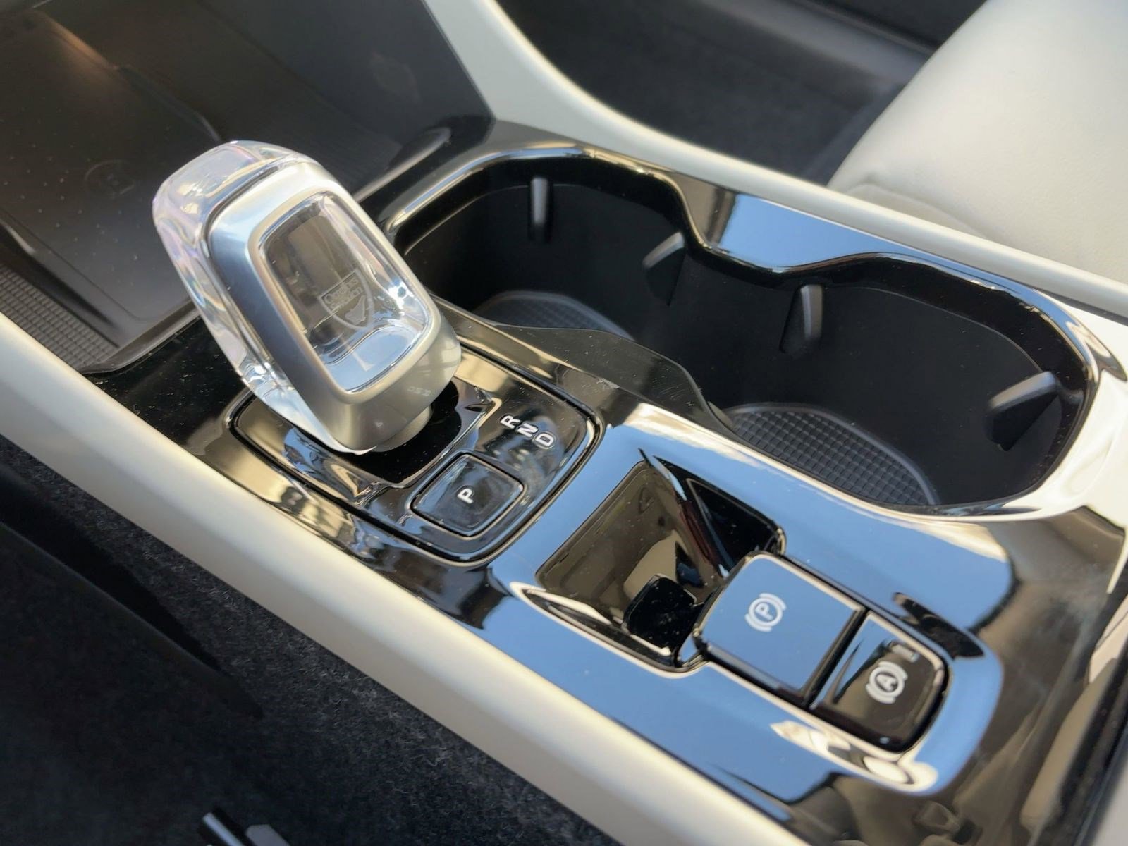 New 2026 Volvo XC40 B5 Plus w/ Protection Package Premier image 17