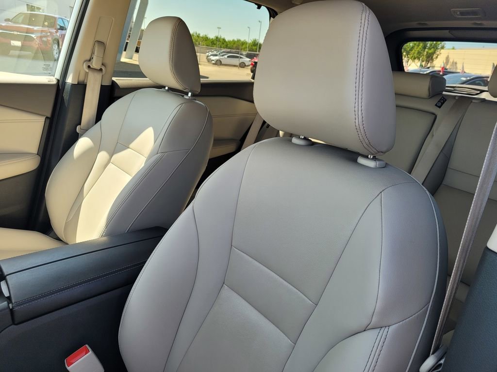 Used 2024 Nissan Rogue SL w/ SL Premium Package image 11