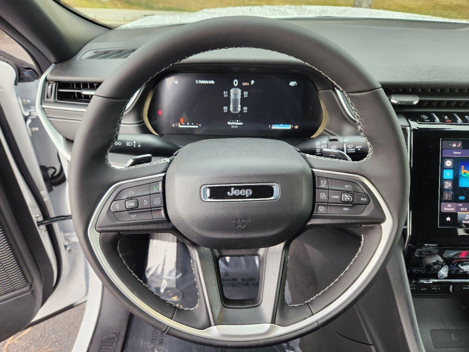 New 2025 Jeep Grand Cherokee Laredo w/ Luxury Tech Group I image 6