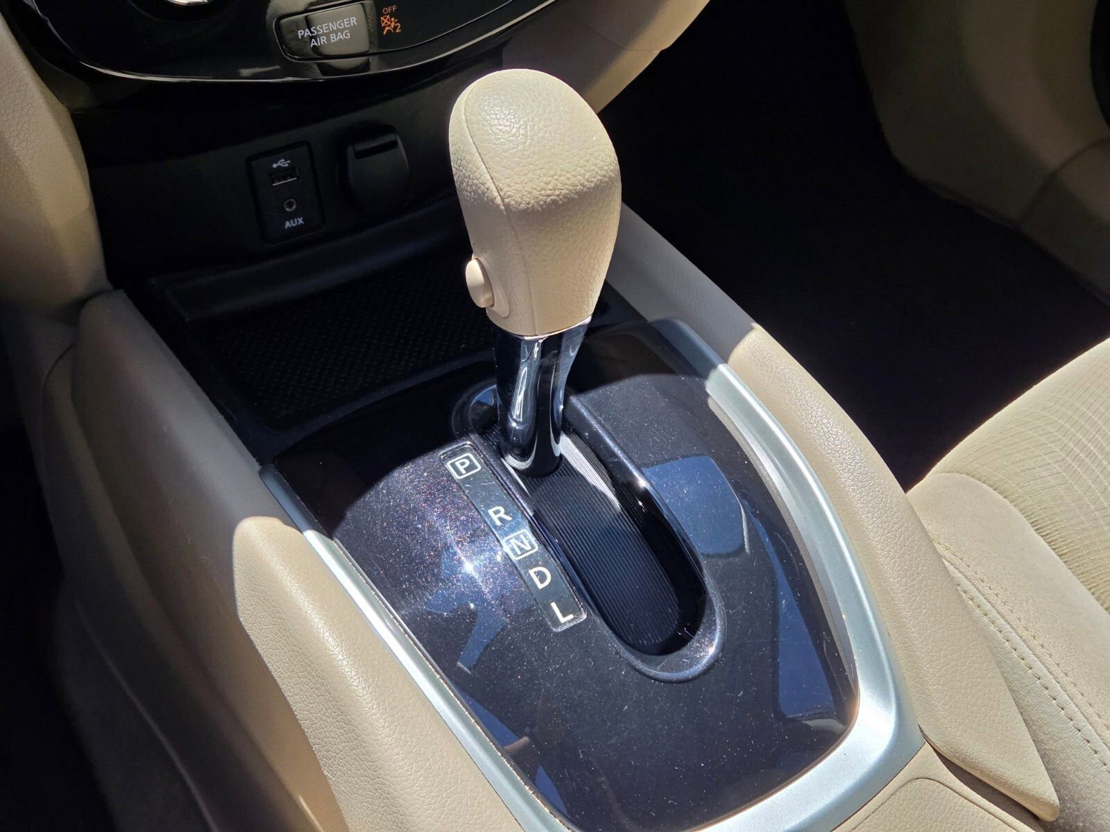 Used 2015 Nissan Rogue SV w/ SV Moonroof Package image 16