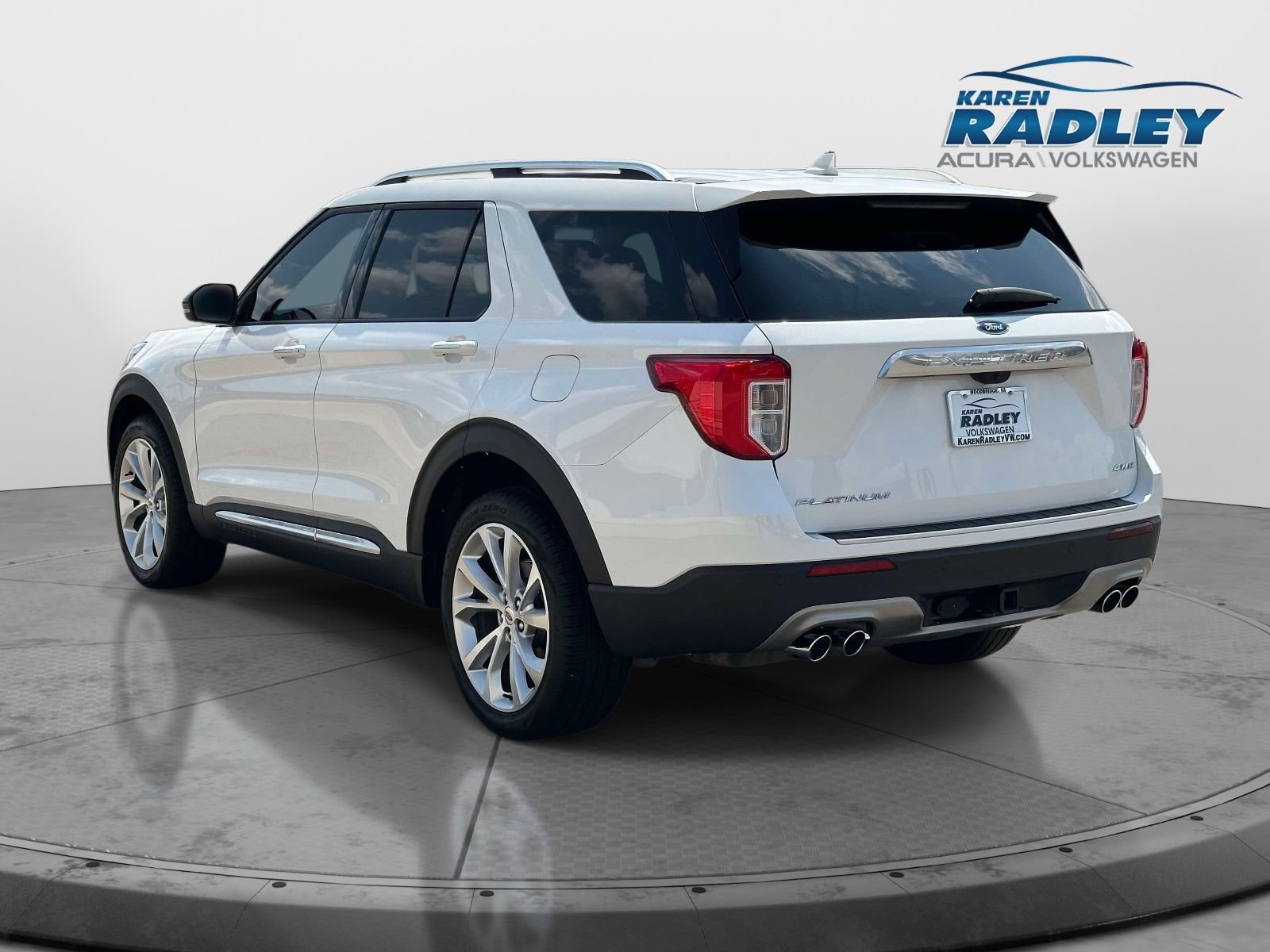 Used 2023 Ford Explorer Platinum w/ Technology Package AWD/4WD image 4