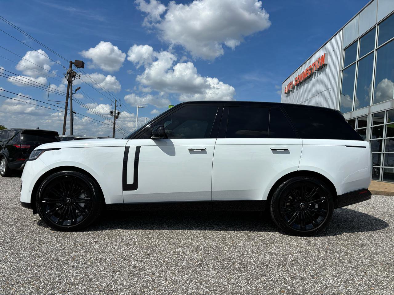 Used 2023 Land Rover Range Rover SE image 4