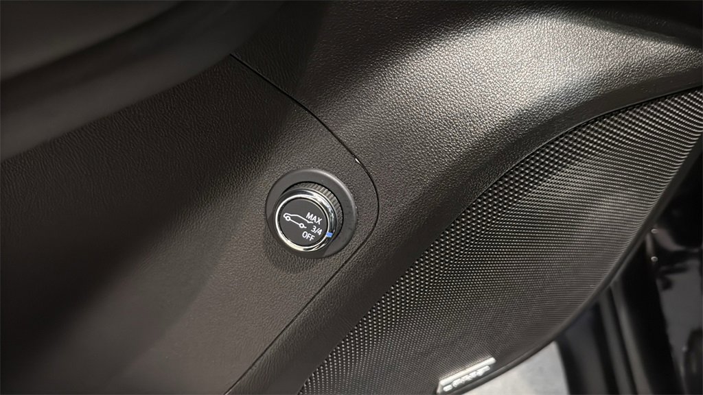 Used 2023 GMC Acadia Denali w/ Black Diamond Edition image 24