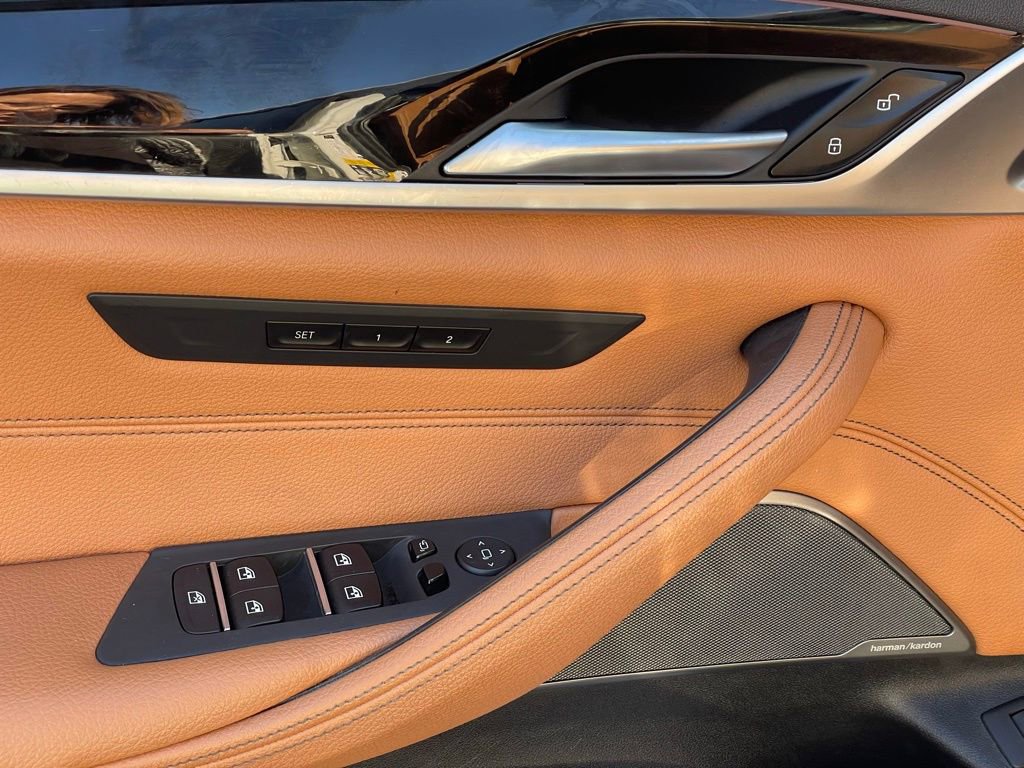 Used 2023 BMW M550i xDrive w/ Dynamic Handling Package image 10