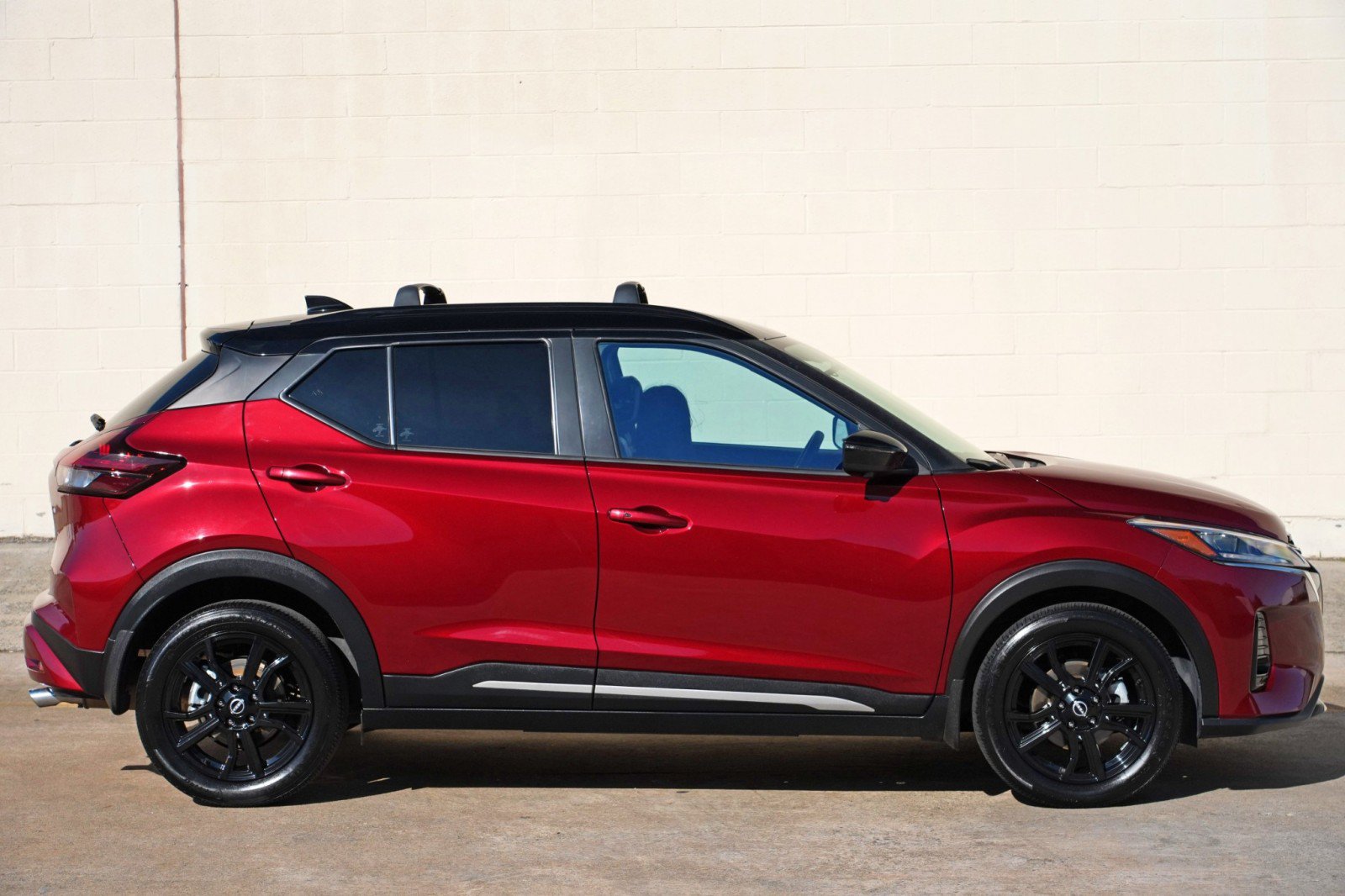 Used 2023 Nissan Kicks SR w/ SR Premium Package FWD image 48