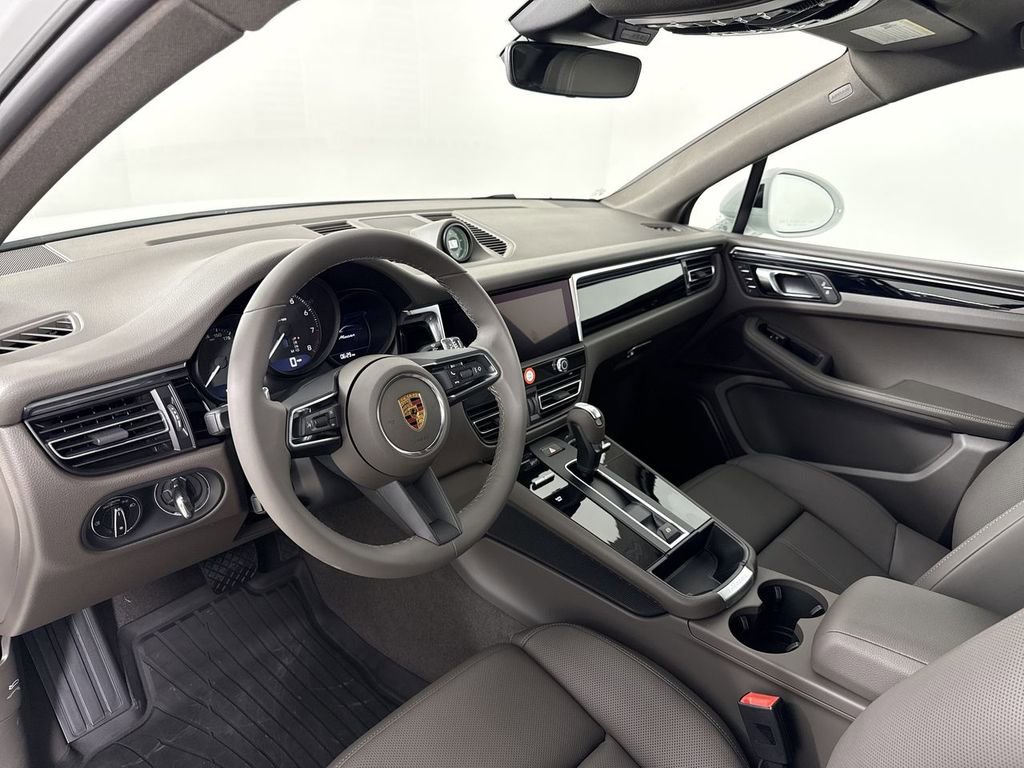 New 2026 Porsche Macan AWD/4WD image 4