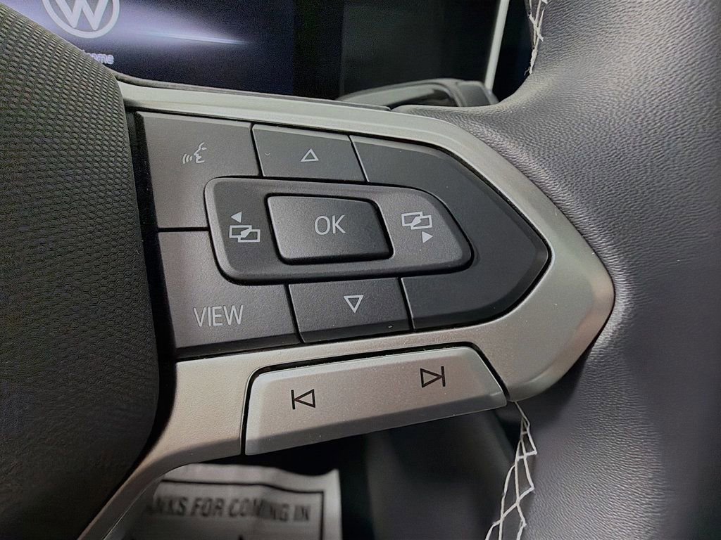 Used 2025 Volkswagen Tiguan SE image 12