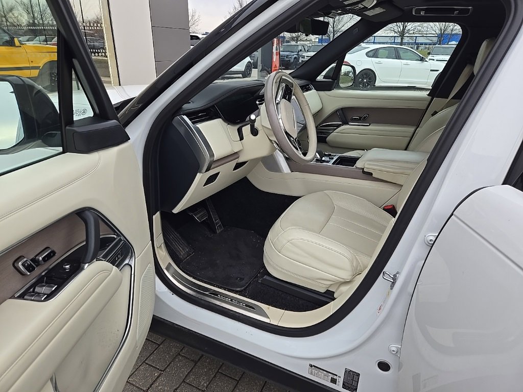 Used 2023 Land Rover Range Rover SE image 16