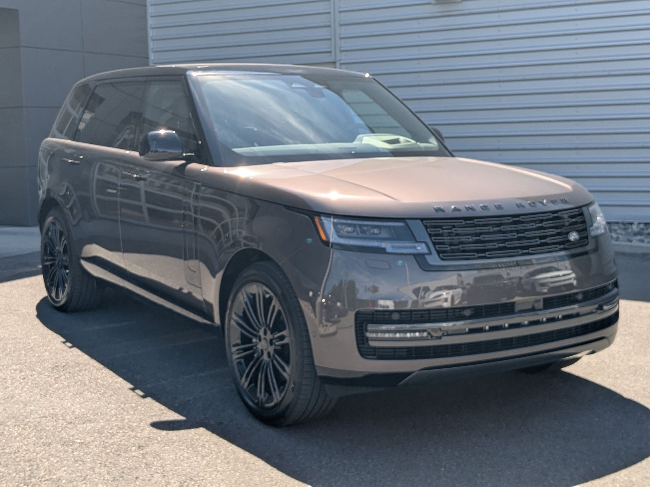 New 2026 Land Rover Range Rover Long Wheelbase SE AWD/4WD image 3