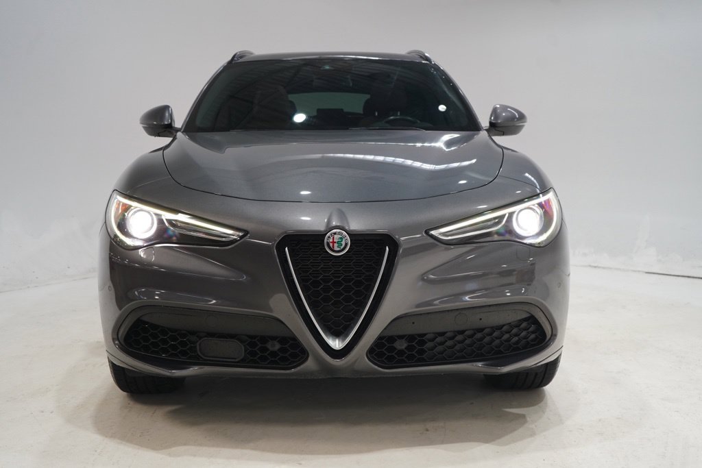 Used 2023 Alfa Romeo Stelvio Ti AWD/4WD image 2