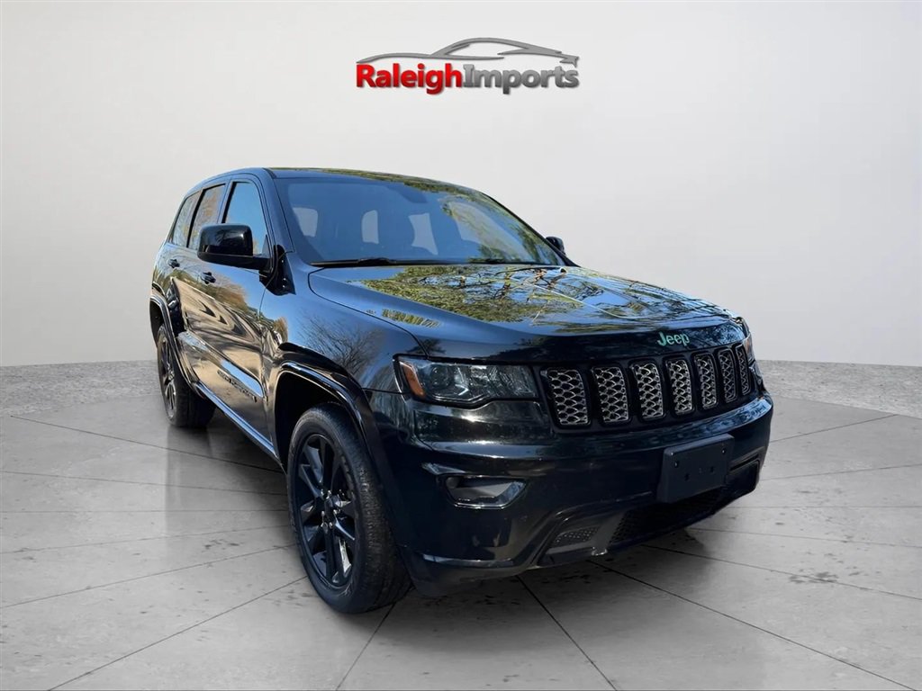 Used 2019 Jeep Grand Cherokee Altitude AWD/4WD image 3