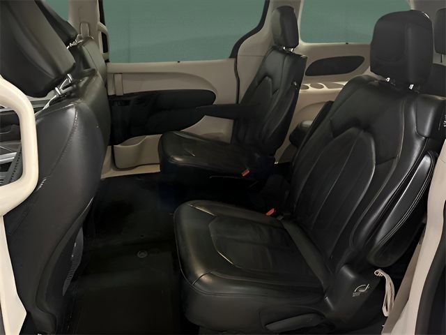 Used 2020 Chrysler Pacifica Touring-L FWD image 27