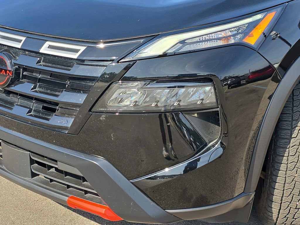 Used 2025 Nissan Rogue SV image 33