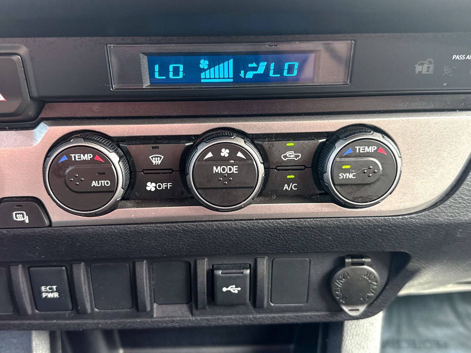 Used 2021 Toyota Tacoma SR image 31