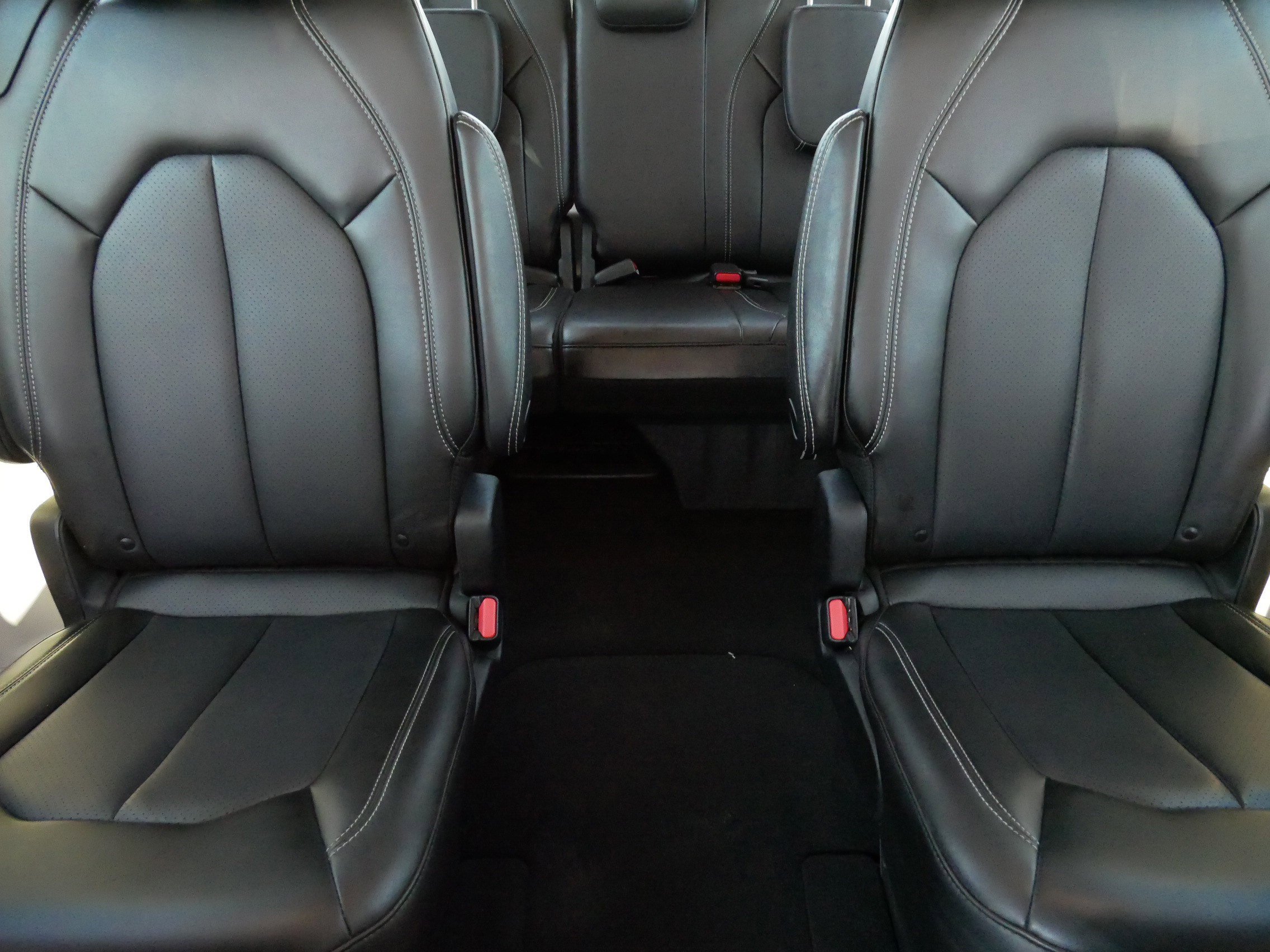 Used 2023 Chrysler Pacifica Touring-L FWD image 12