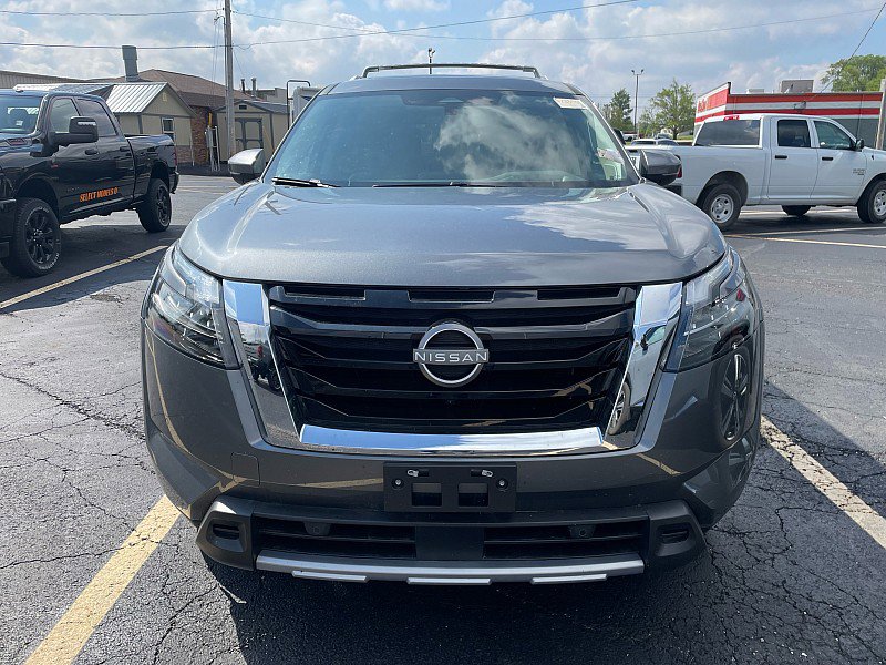 Used 2025 Nissan Pathfinder Platinum w/ Cargo Package FWD image 2