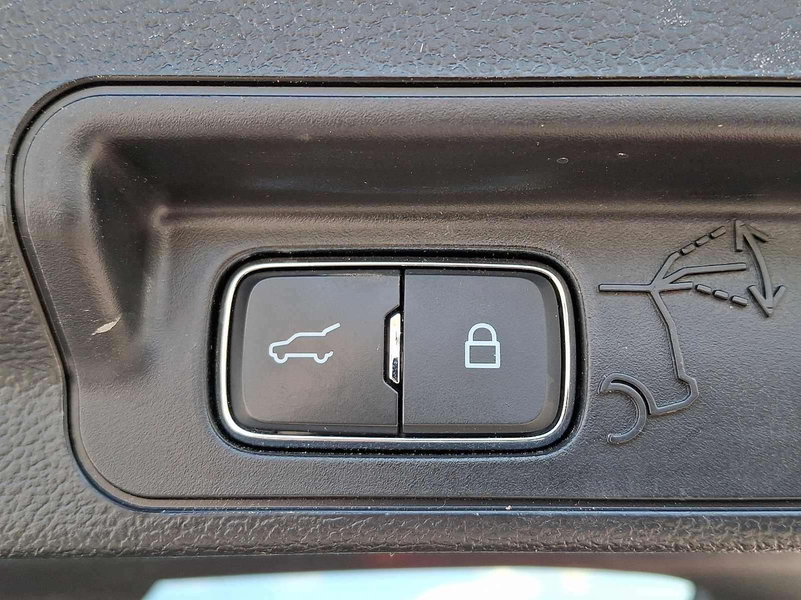 Used 2023 Ford Explorer XLT AWD/4WD image 29