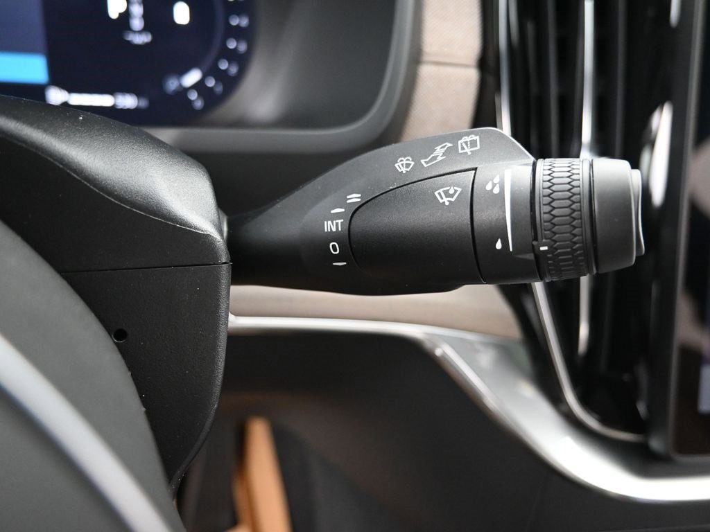 New 2026 Volvo XC90 B6 Plus w/ Protection Package Premier image 18