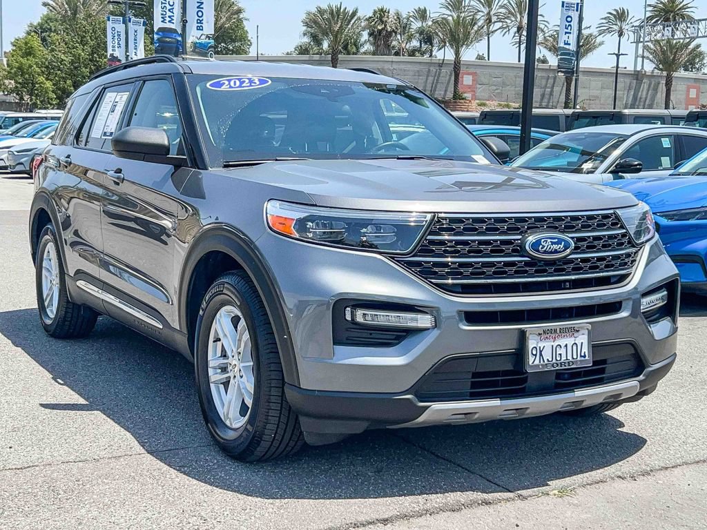 Used 2023 Ford Explorer XLT w/ Equipment Group 202A RWD image 3