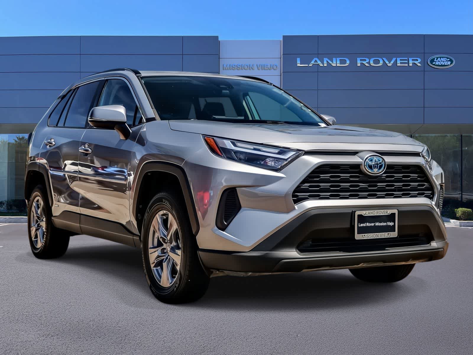 Used 2023 Toyota RAV4 LE AWD/4WD image 3