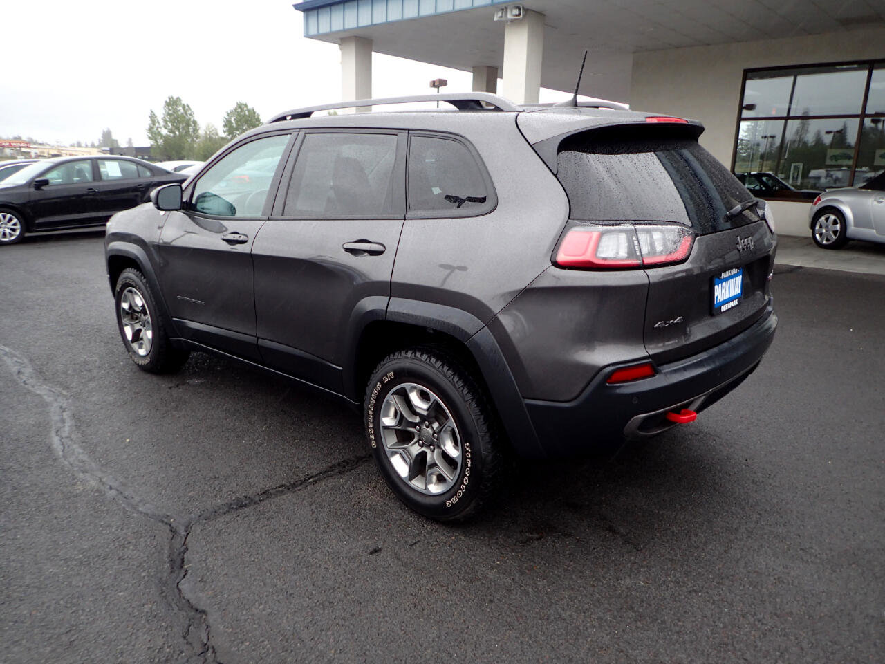 Used 2019 Jeep Cherokee Trailhawk image 3