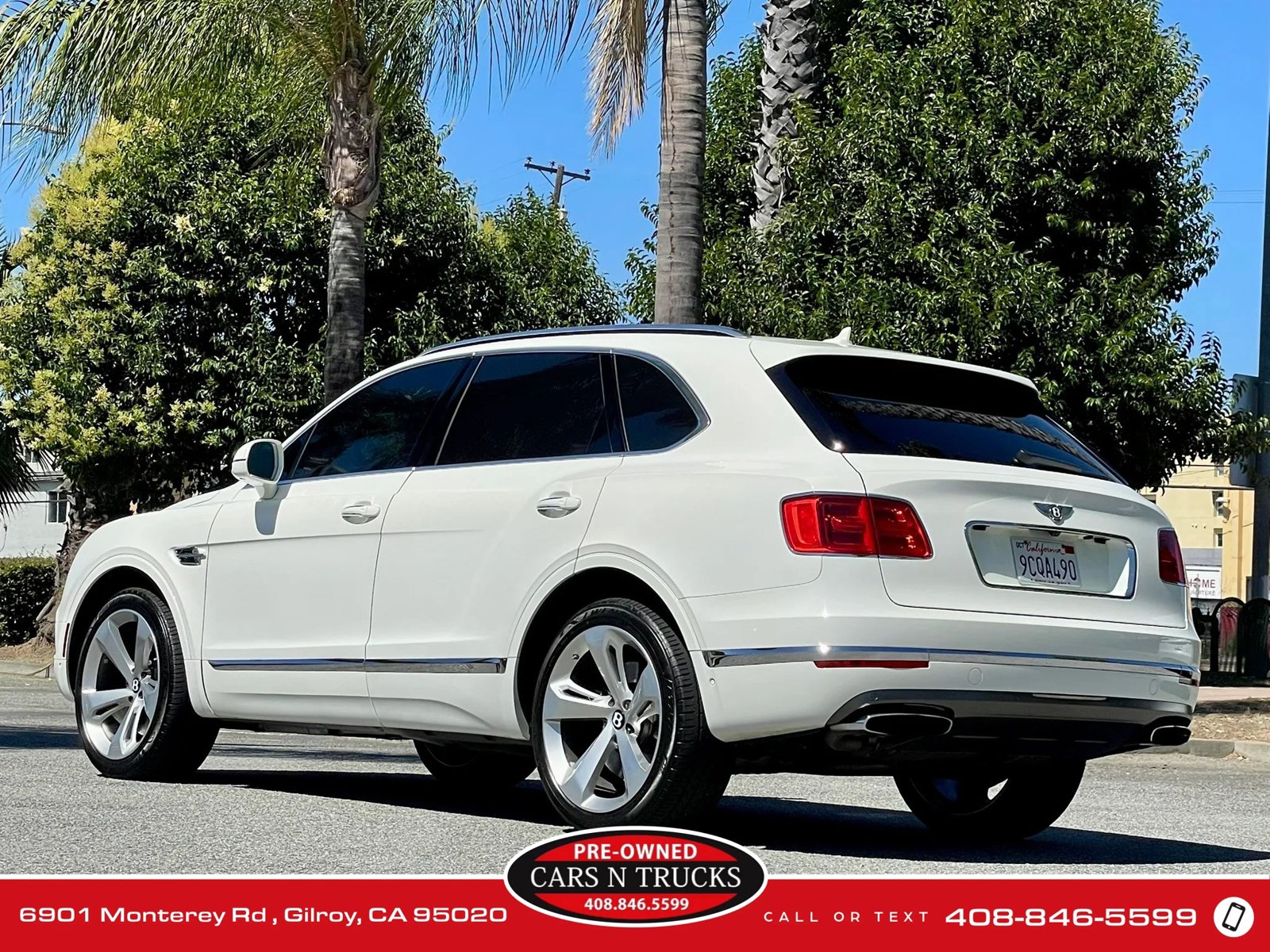 Used 2018 Bentley Bentayga AWD/4WD image 28