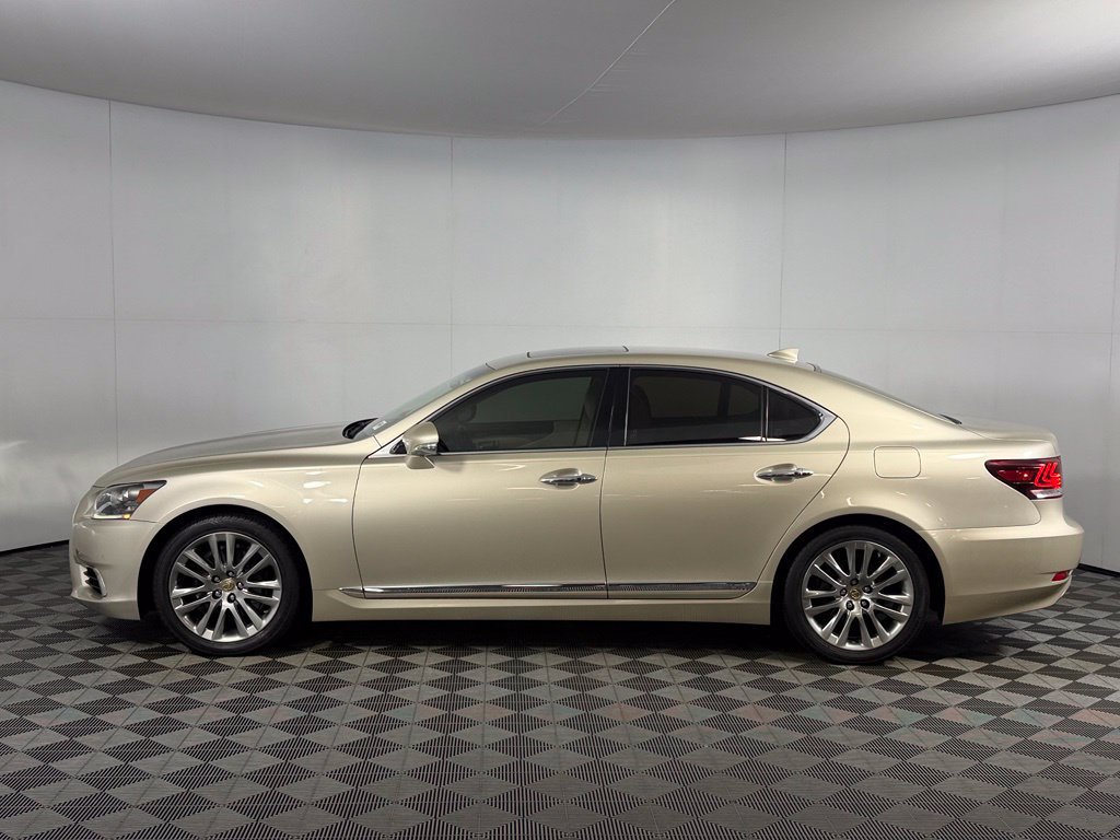 Used 2016 Lexus LS 460 w/ Comfort Package RWD image 8