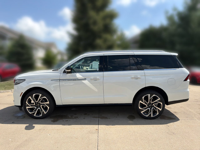 New 2026 Lincoln Navigator Reserve AWD/4WD image 10