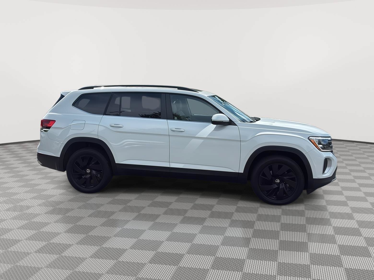 Used 2024 Volkswagen Atlas SE AWD/4WD image 4