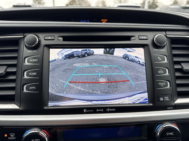 Used 2017 Toyota Highlander SE image 24