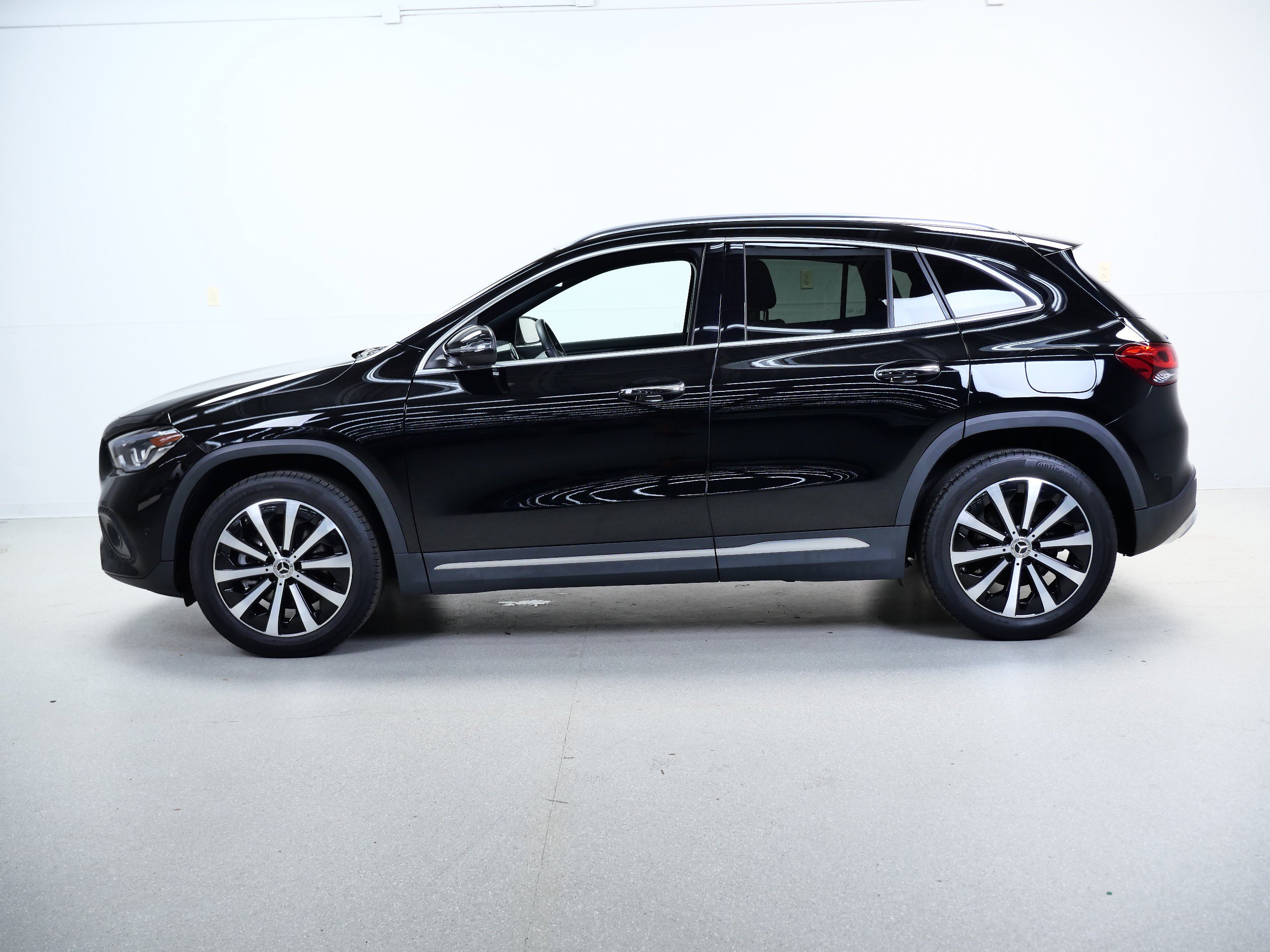 Used 2023 Mercedes-Benz GLA 250 4MATIC w/ Premium Package image 10