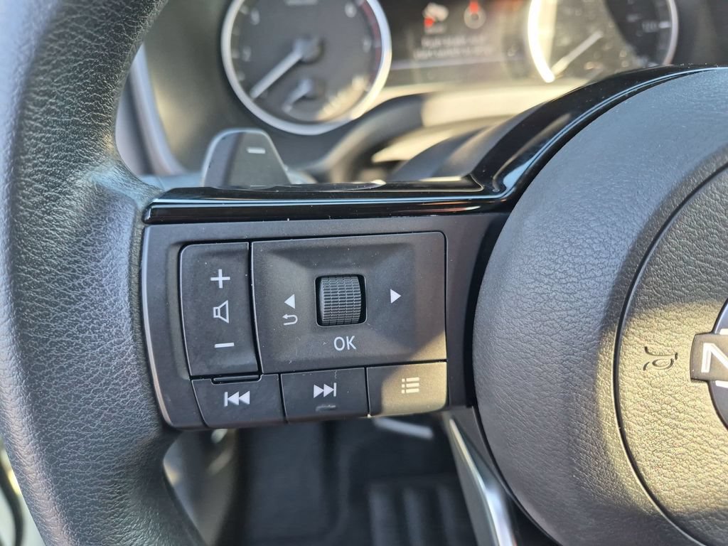 Used 2023 Nissan Rogue SV FWD image 15