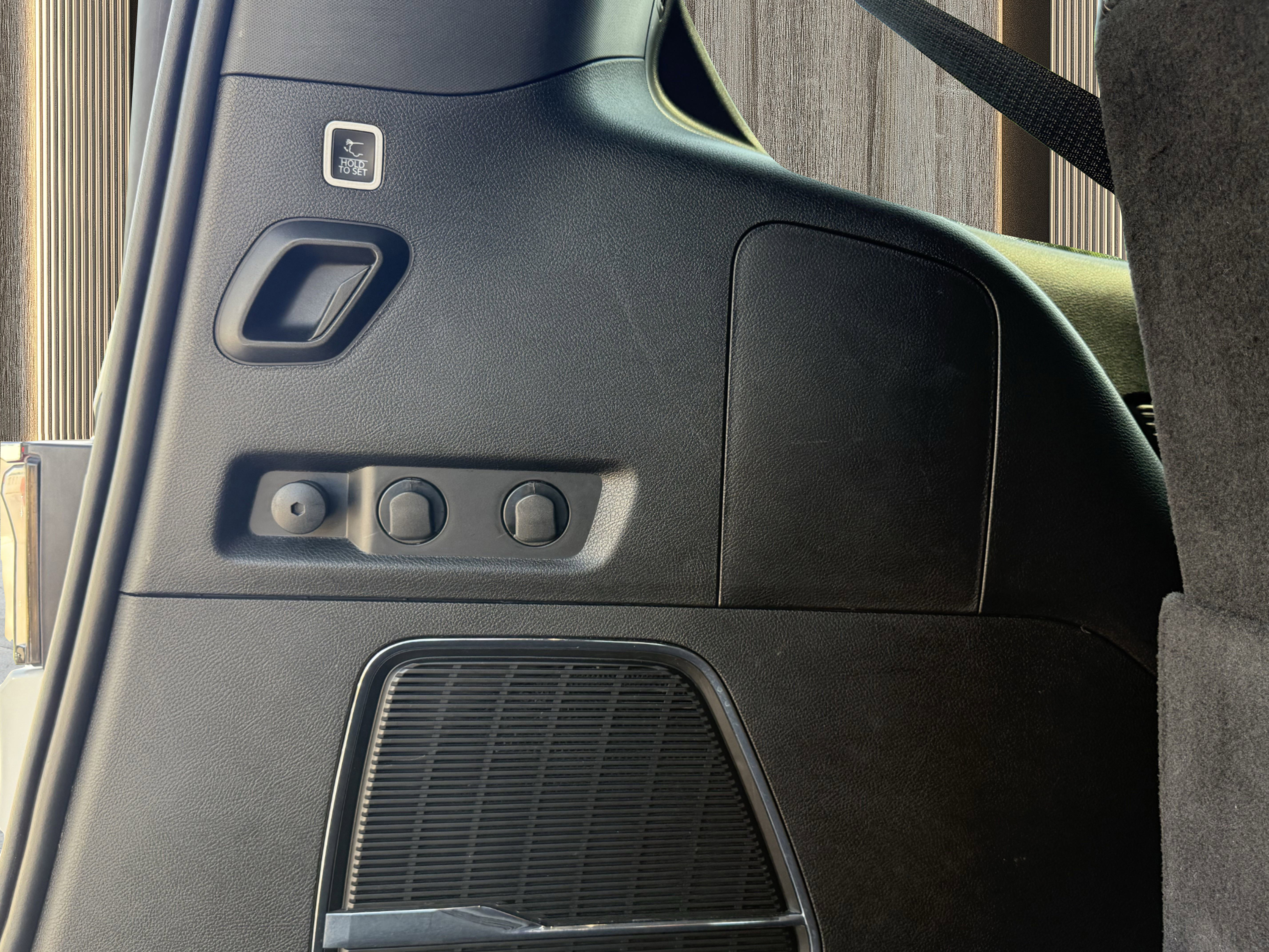 Used 2024 Jeep Wagoneer Series II w/ Flexible Seating Group image 22